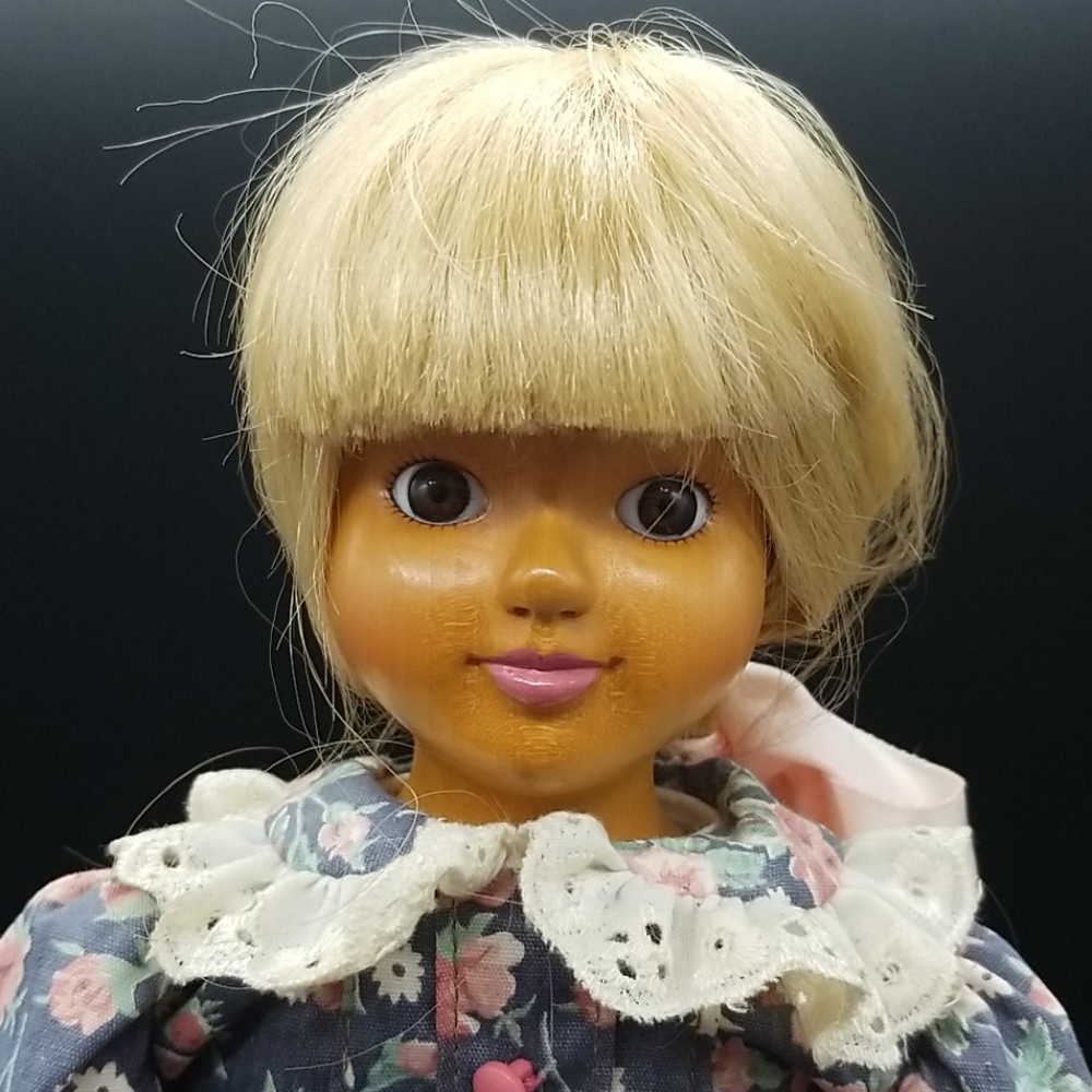 Robert Raikes Originals Hand Carved Wooden Doll "Claire" - Picture 5 of 11